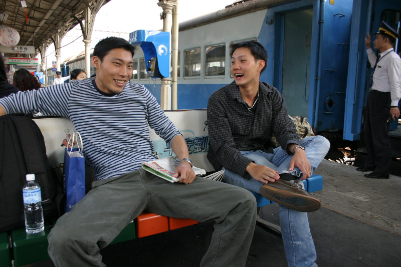 台灣鐵路旅遊攝影台中火車站月台旅客2004年攝影照片17