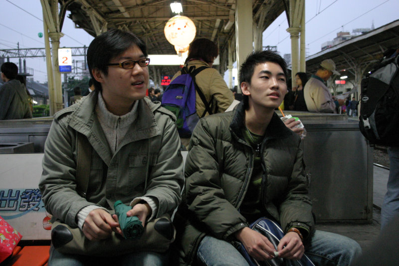 台灣鐵路旅遊攝影台中火車站月台旅客2004年攝影照片18
