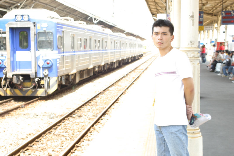 台灣鐵路旅遊攝影台中火車站月台旅客2004年攝影照片39