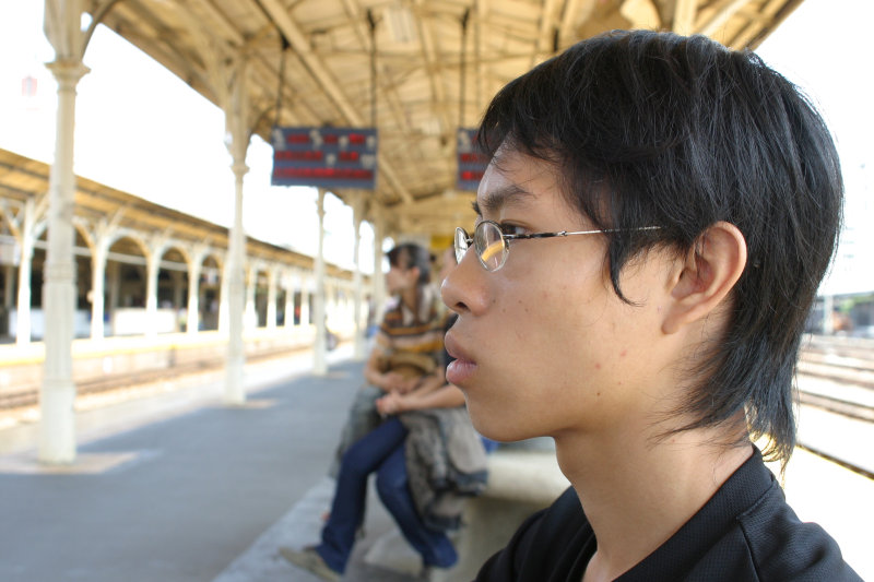台灣鐵路旅遊攝影台中火車站月台旅客2004年攝影照片65