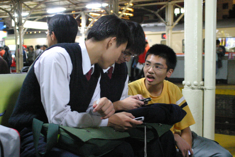 台灣鐵路旅遊攝影台中火車站月台旅客2004年攝影照片97