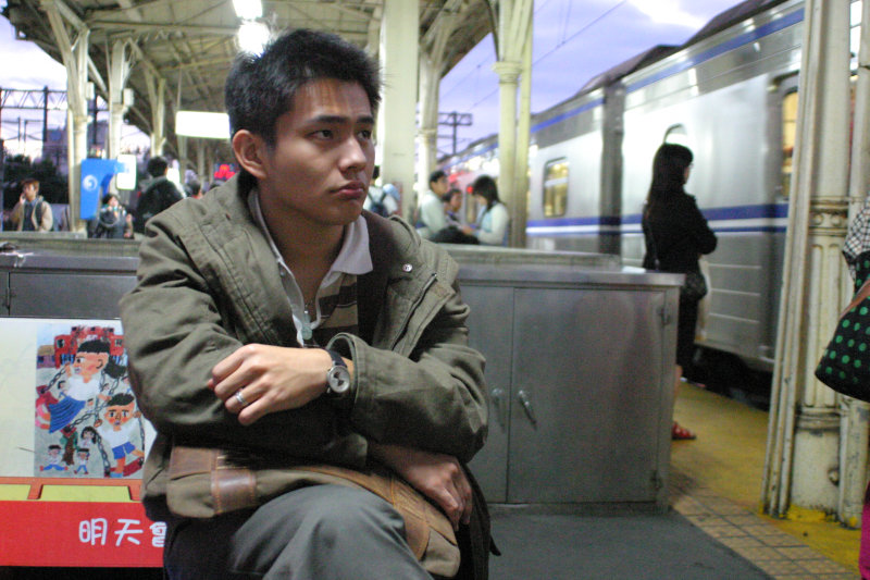 台灣鐵路旅遊攝影台中火車站月台旅客2004年攝影照片111
