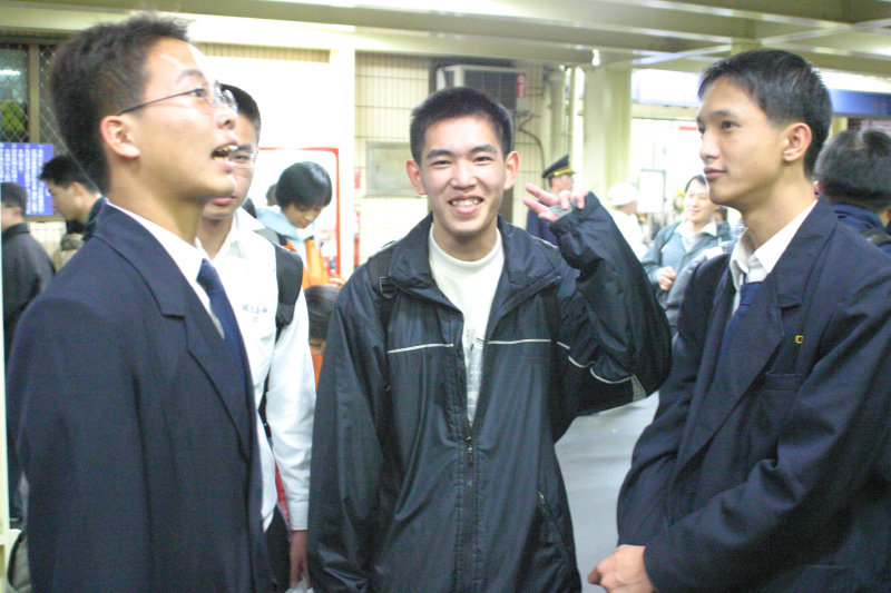 台灣鐵路旅遊攝影台中火車站月台旅客2004年攝影照片114