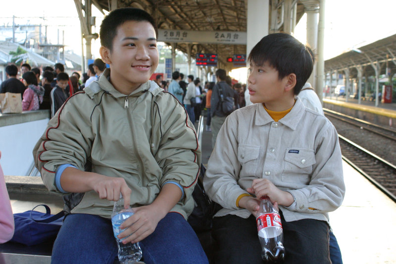 台灣鐵路旅遊攝影台中火車站月台旅客2004年攝影照片123