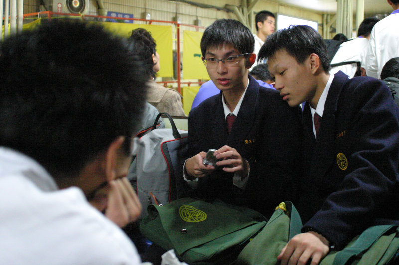 台灣鐵路旅遊攝影台中火車站月台旅客2004年攝影照片155
