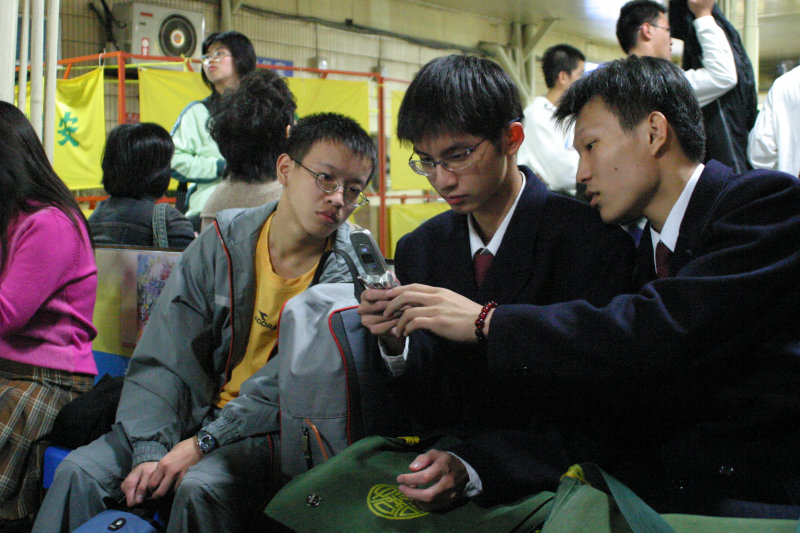 台灣鐵路旅遊攝影台中火車站月台旅客2004年攝影照片160