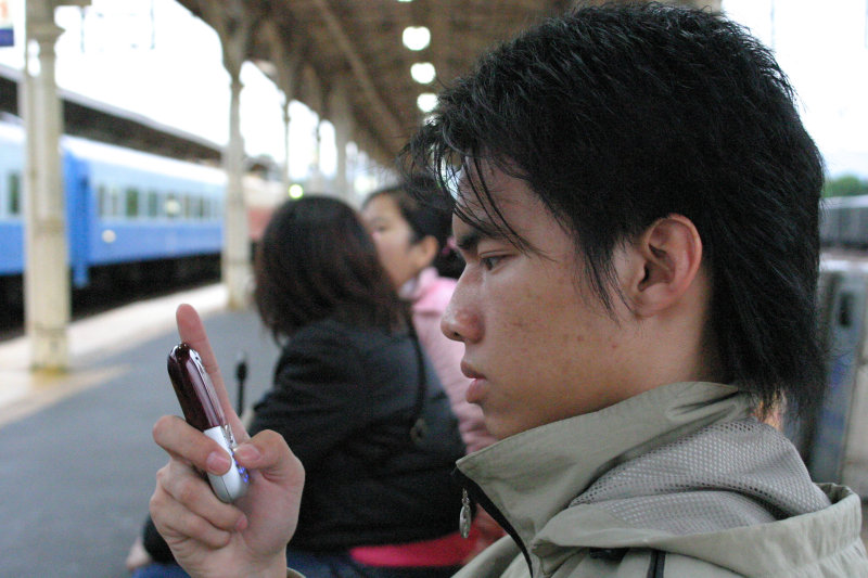 台灣鐵路旅遊攝影台中火車站月台旅客2004年攝影照片162