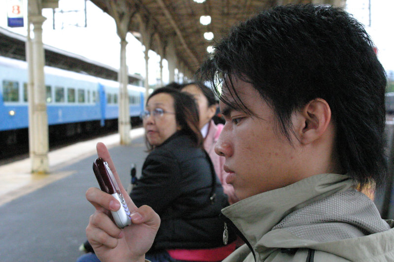 台灣鐵路旅遊攝影台中火車站月台旅客2004年攝影照片163