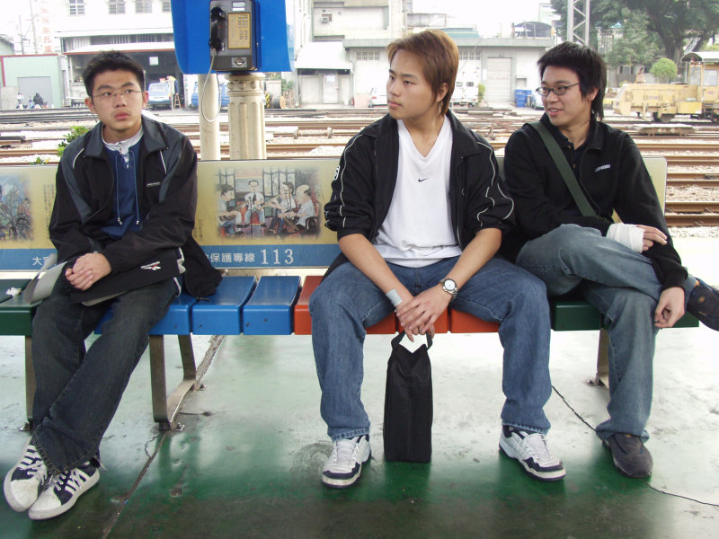 台灣鐵路旅遊攝影台中火車站月台旅客2004年攝影照片177