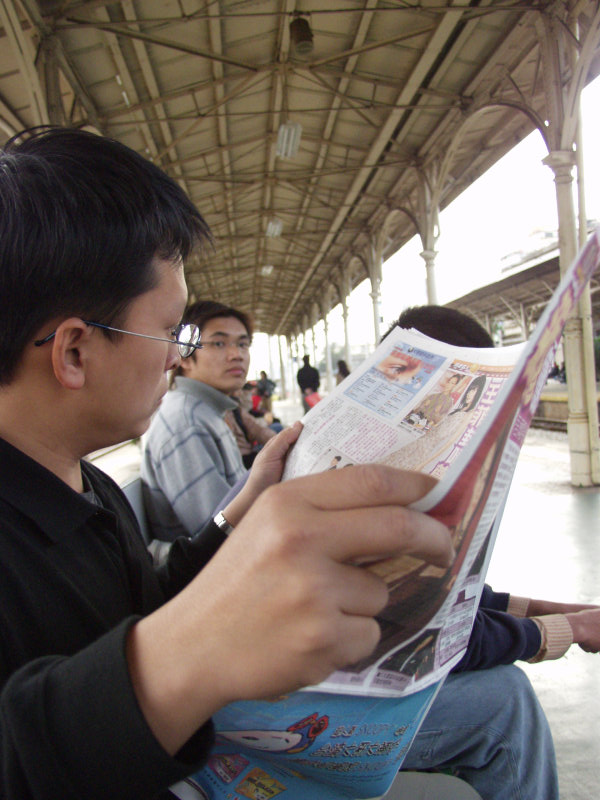 台灣鐵路旅遊攝影台中火車站月台旅客2004年攝影照片193