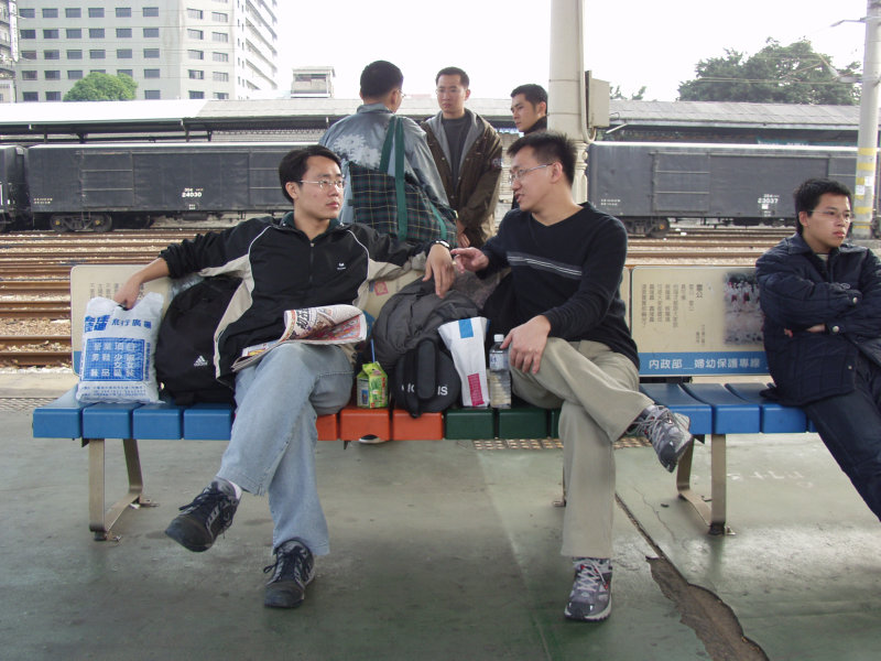 台灣鐵路旅遊攝影台中火車站月台旅客2004年攝影照片203