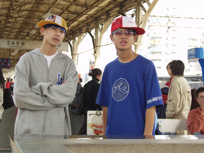 台灣鐵路旅遊攝影台中火車站月台旅客2004年攝影照片205