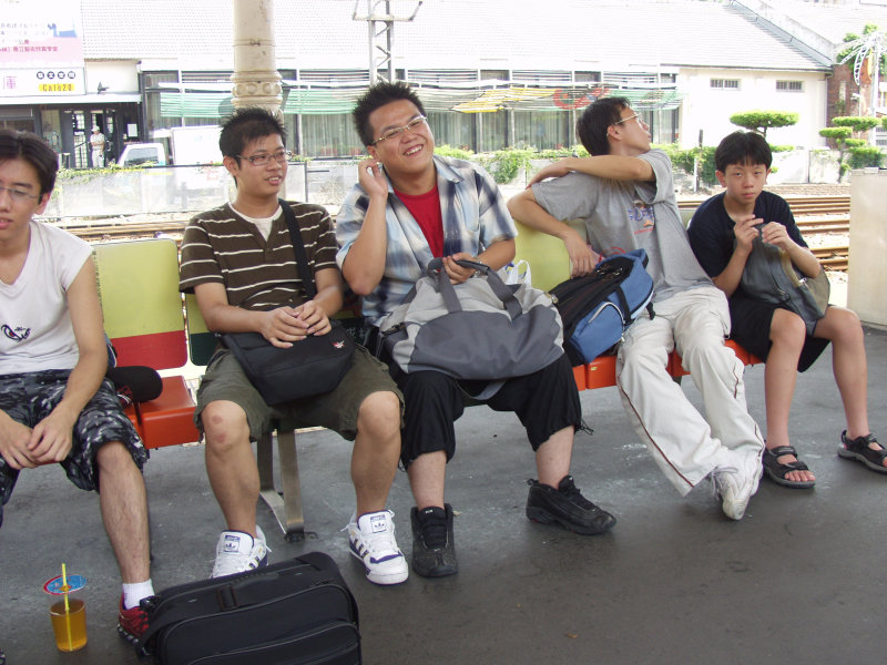 台灣鐵路旅遊攝影台中火車站月台旅客2004年攝影照片286