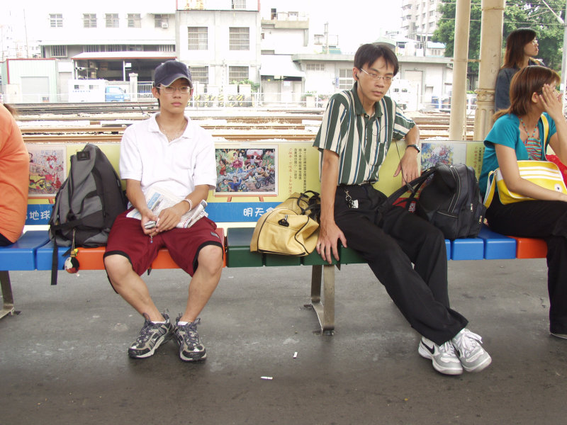 台灣鐵路旅遊攝影台中火車站月台旅客2004年攝影照片292