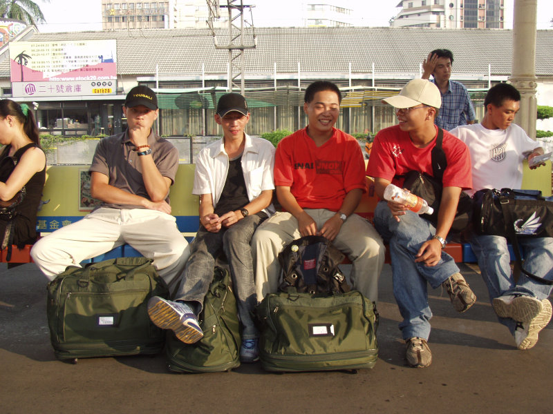 台灣鐵路旅遊攝影台中火車站月台旅客2004年攝影照片301