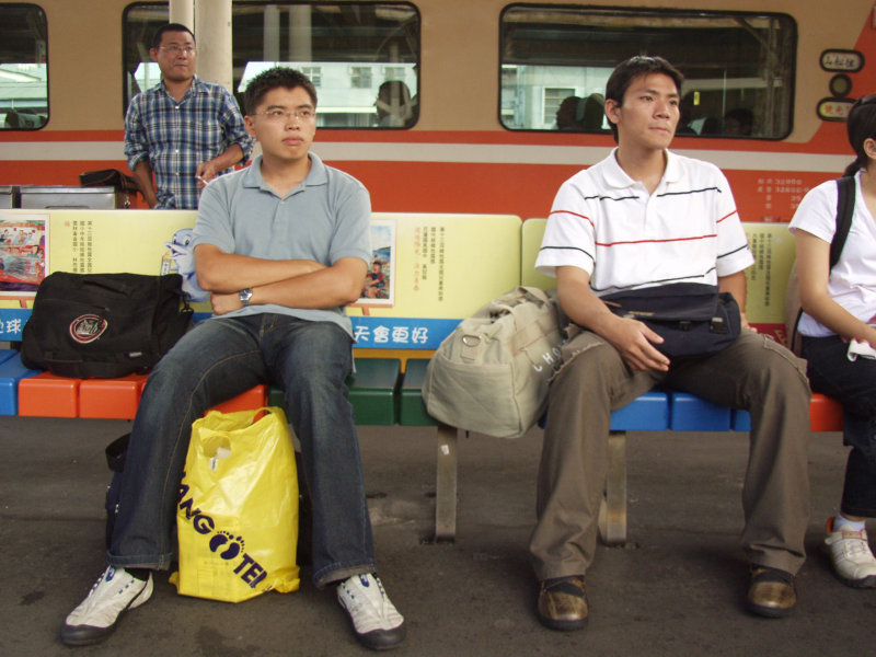 台灣鐵路旅遊攝影台中火車站月台旅客2004年攝影照片312