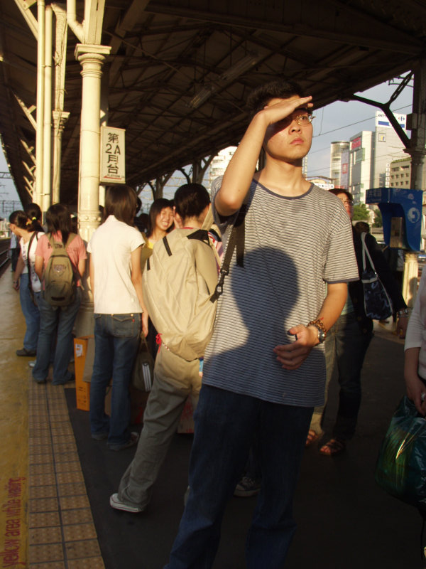 台灣鐵路旅遊攝影台中火車站月台旅客2004年攝影照片355