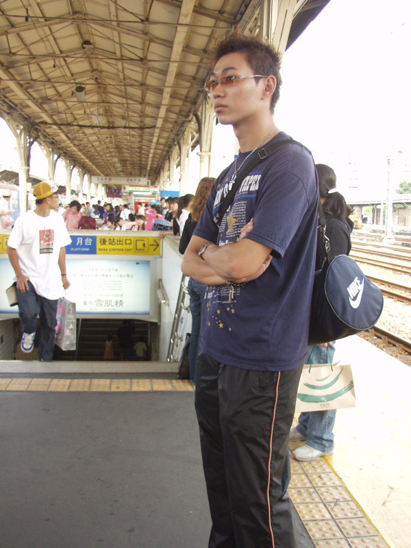 台灣鐵路旅遊攝影台中火車站月台旅客2004年攝影照片394