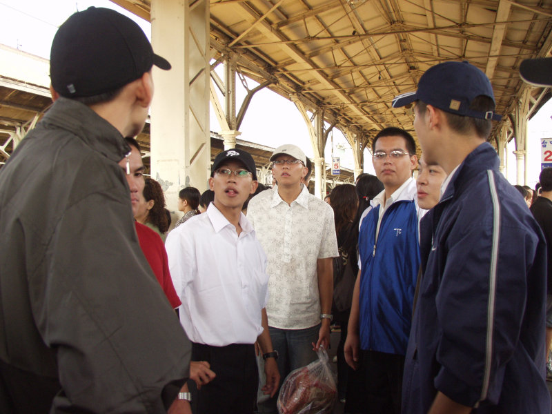 台灣鐵路旅遊攝影台中火車站月台旅客2004年攝影照片400