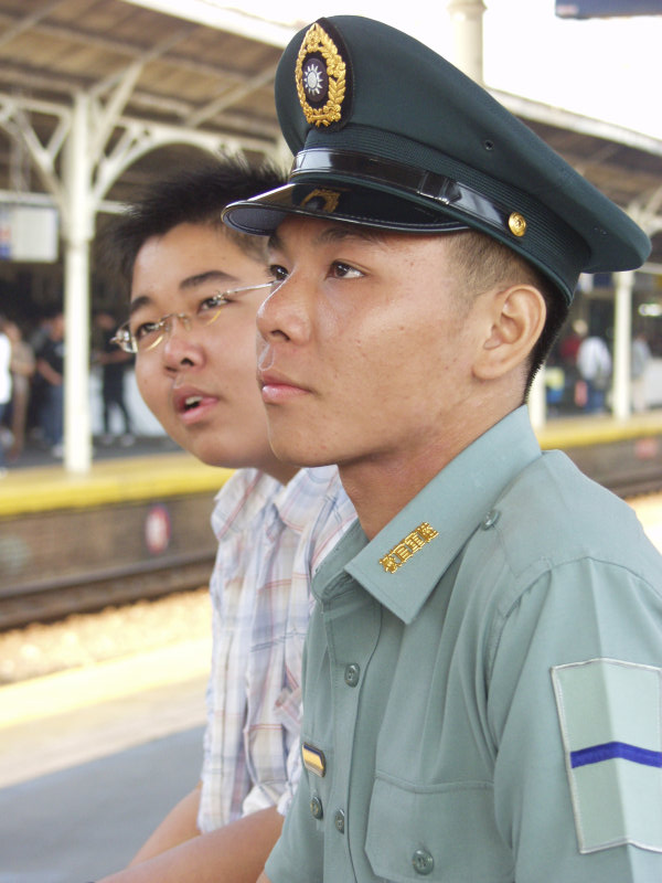 台灣鐵路旅遊攝影台中火車站月台旅客2004年攝影照片441