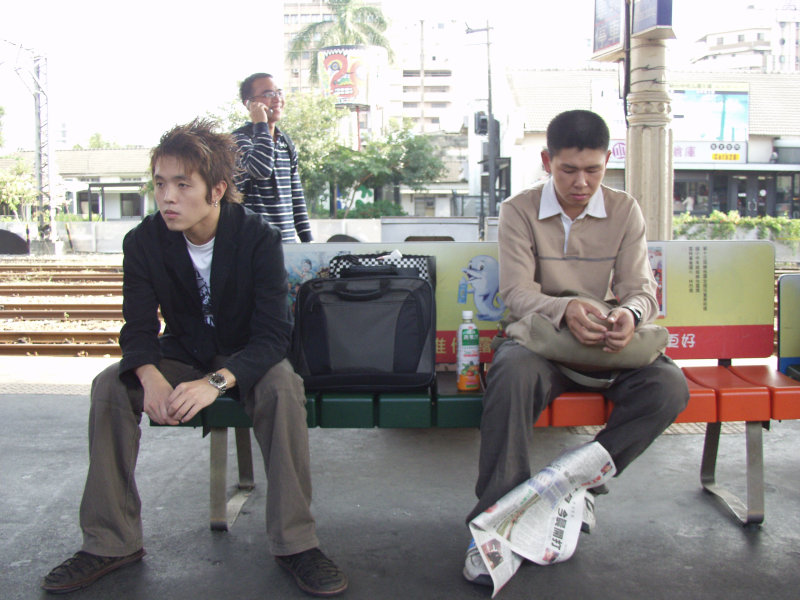 台灣鐵路旅遊攝影台中火車站月台旅客2004年攝影照片459