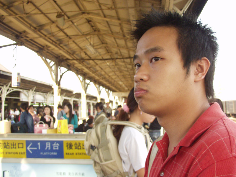 台灣鐵路旅遊攝影台中火車站月台旅客2004年攝影照片467