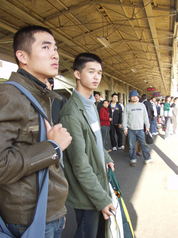 台灣鐵路旅遊攝影台中火車站月台旅客2004年攝影照片490