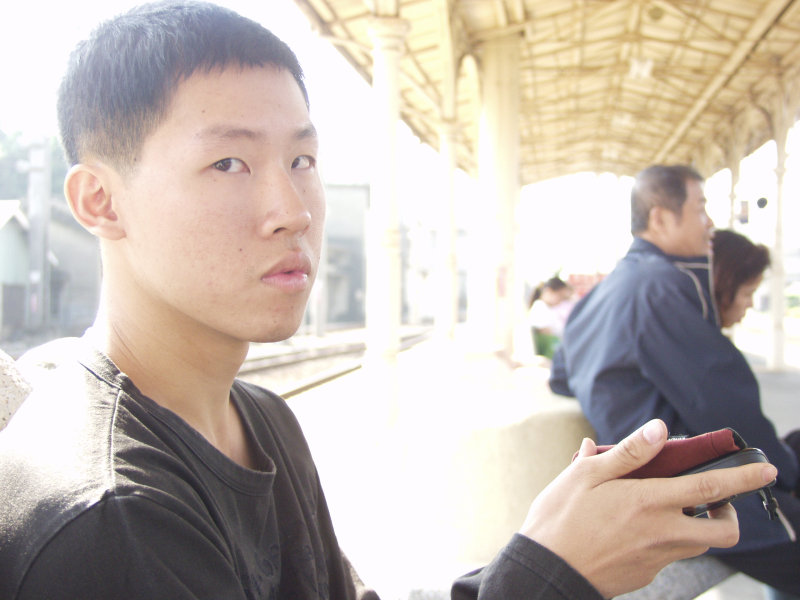 台灣鐵路旅遊攝影台中火車站月台旅客2004年攝影照片518