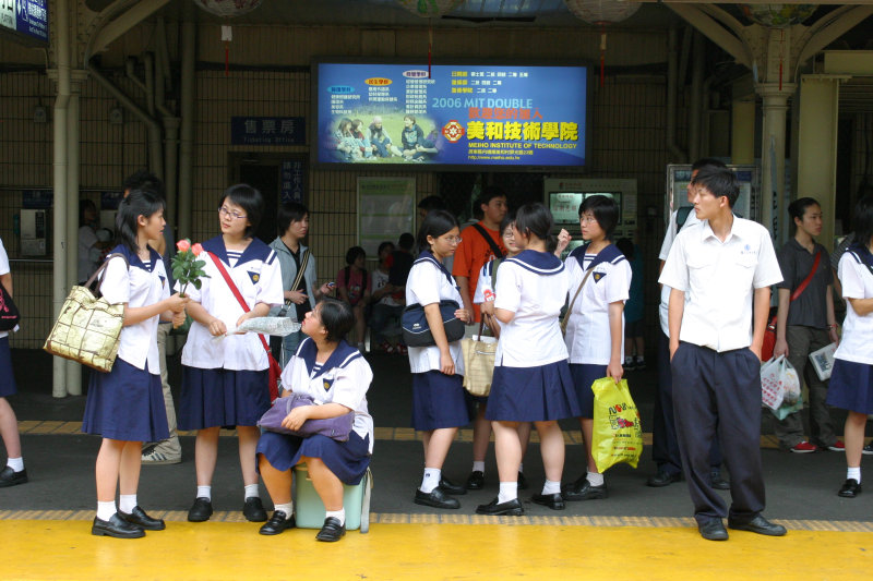 台灣鐵路旅遊攝影台中火車站月台旅客2005年攝影照片4