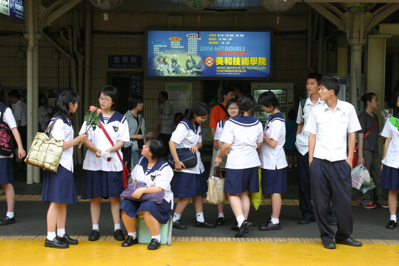 台灣鐵路旅遊攝影台中火車站月台旅客2005年攝影照片5