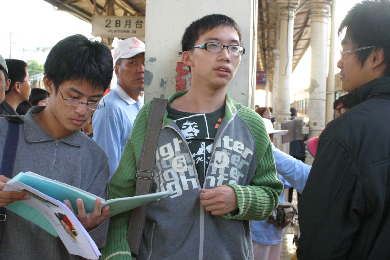台灣鐵路旅遊攝影台中火車站月台旅客2005年攝影照片10