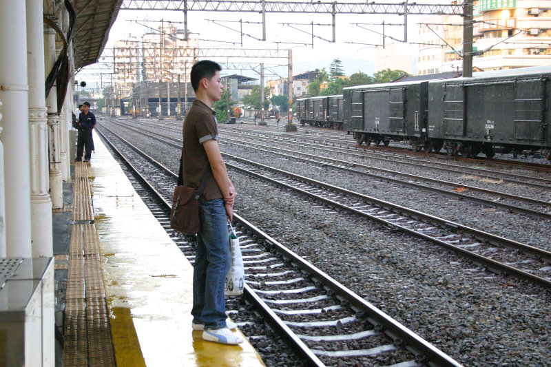 台灣鐵路旅遊攝影台中火車站月台旅客2005年攝影照片19