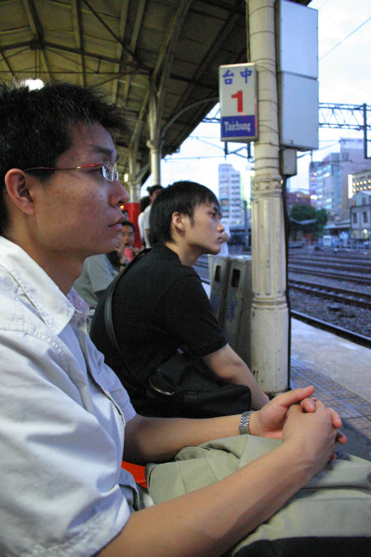 台灣鐵路旅遊攝影台中火車站月台旅客2005年攝影照片20