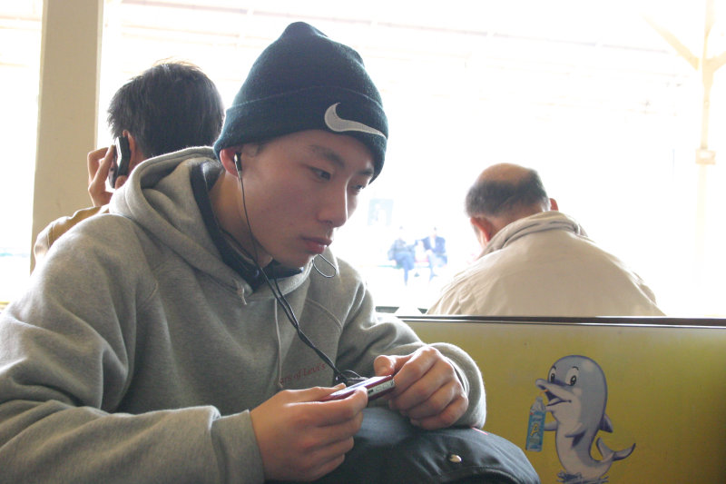 台灣鐵路旅遊攝影台中火車站月台旅客2005年攝影照片34