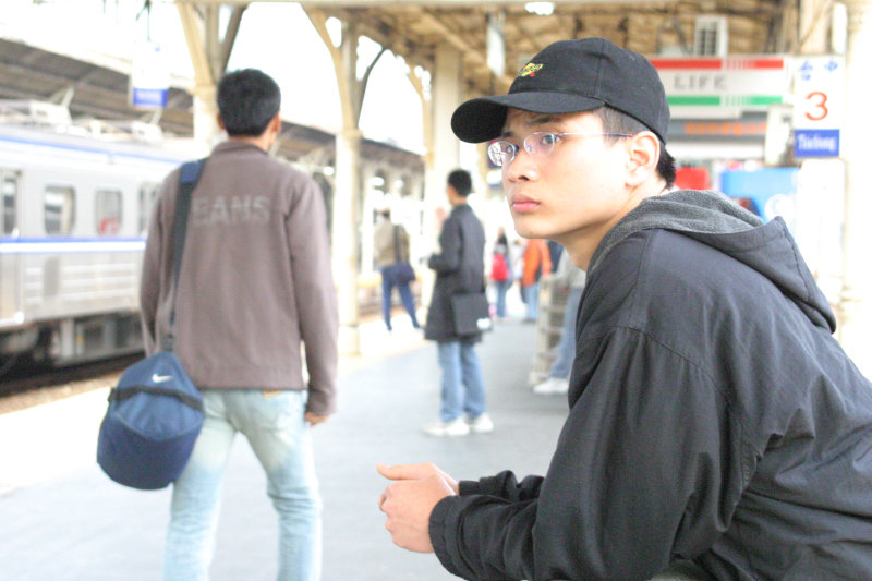 台灣鐵路旅遊攝影台中火車站月台旅客2005年攝影照片44
