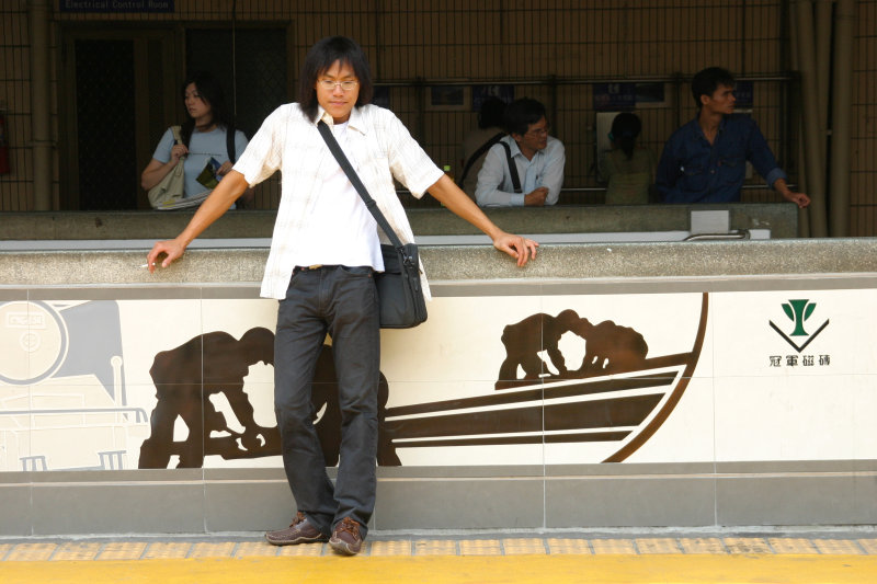 台灣鐵路旅遊攝影台中火車站月台旅客2005年攝影照片57