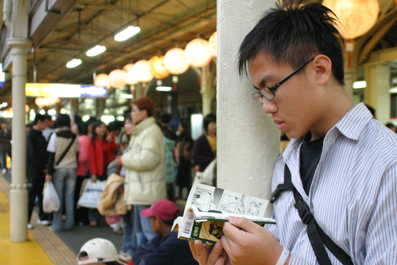台灣鐵路旅遊攝影台中火車站月台旅客2005年攝影照片66
