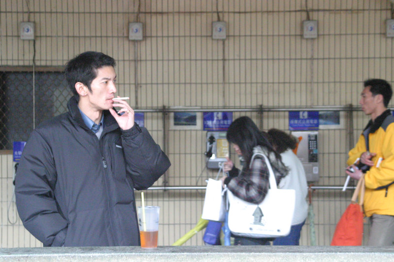 台灣鐵路旅遊攝影台中火車站月台旅客2005年攝影照片79
