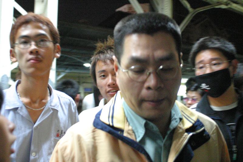 台灣鐵路旅遊攝影台中火車站月台旅客2005年攝影照片85