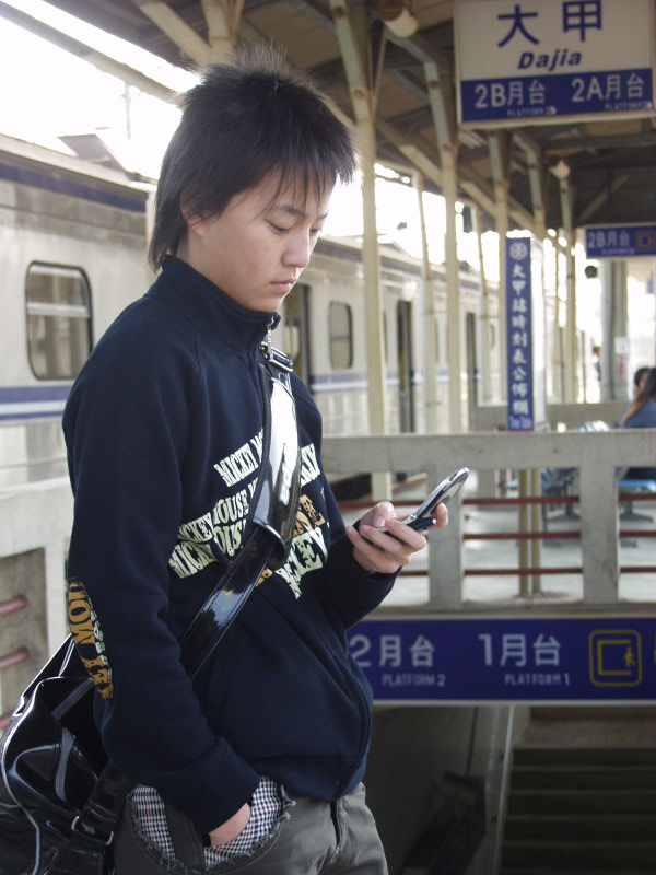 台灣鐵路旅遊攝影台中火車站月台旅客2005年攝影照片90