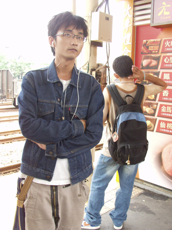 台灣鐵路旅遊攝影台中火車站月台旅客2005年攝影照片100