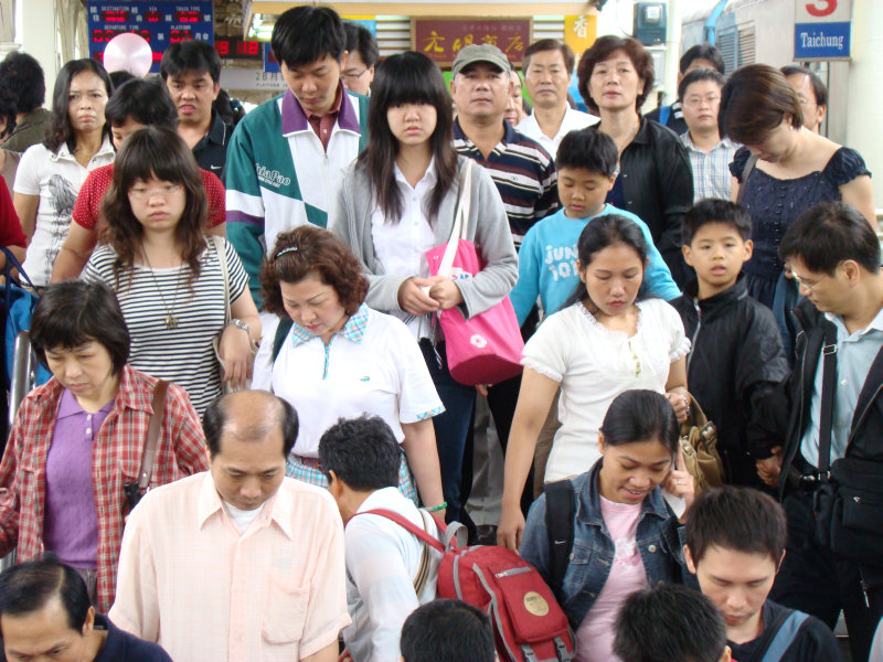 台灣鐵路旅遊攝影台中火車站月台旅客2007攝影照片6