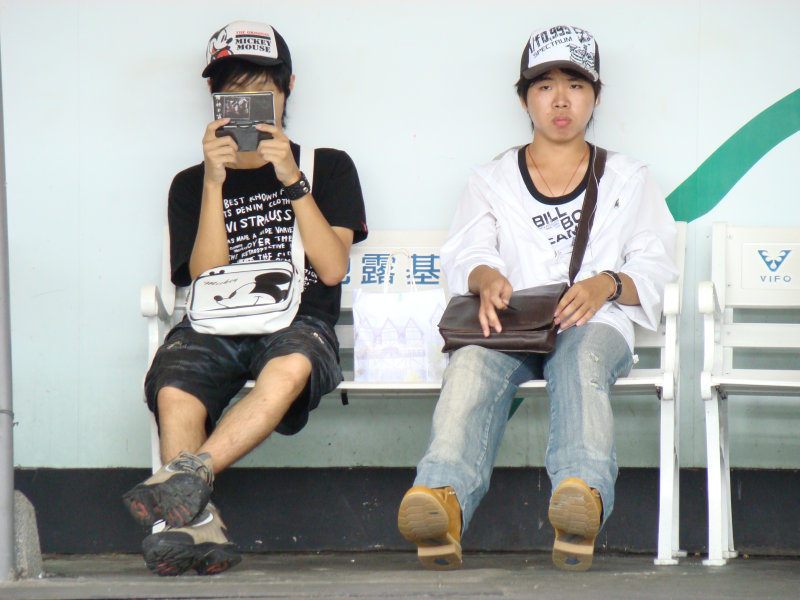 台灣鐵路旅遊攝影台中火車站月台旅客2007攝影照片25