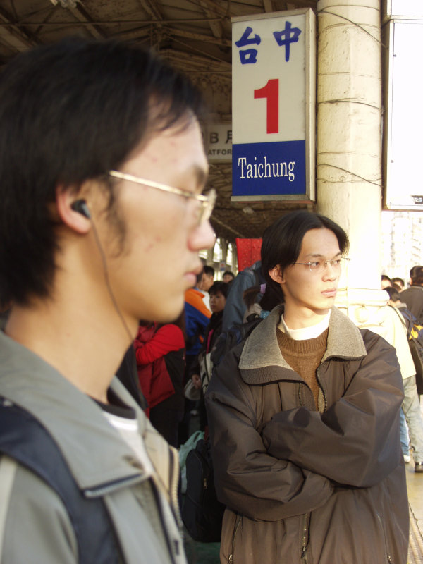 台灣鐵路旅遊攝影台中火車站月台旅客特寫2003攝影照片227