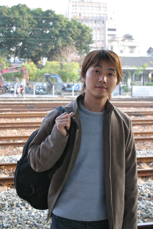 台灣鐵路旅遊攝影台中火車站月台旅客特寫2004攝影照片10