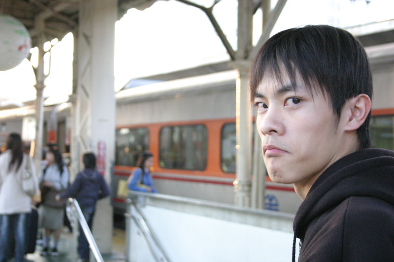 台灣鐵路旅遊攝影台中火車站月台旅客特寫2004攝影照片11