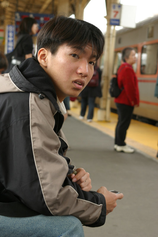 台灣鐵路旅遊攝影台中火車站月台旅客特寫2004攝影照片18