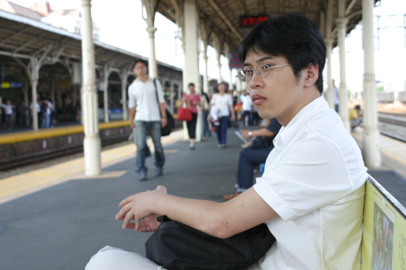 台灣鐵路旅遊攝影台中火車站月台旅客特寫2004攝影照片27