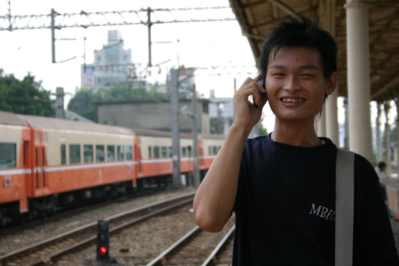 台灣鐵路旅遊攝影台中火車站月台旅客特寫2004攝影照片33