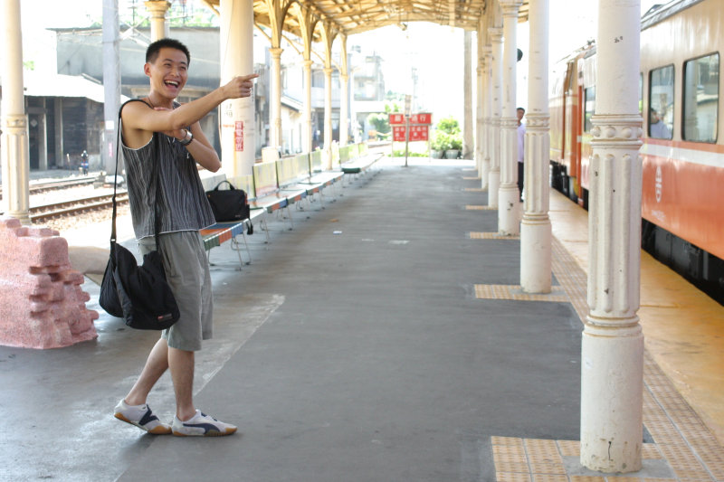 台灣鐵路旅遊攝影台中火車站月台旅客特寫2004攝影照片41